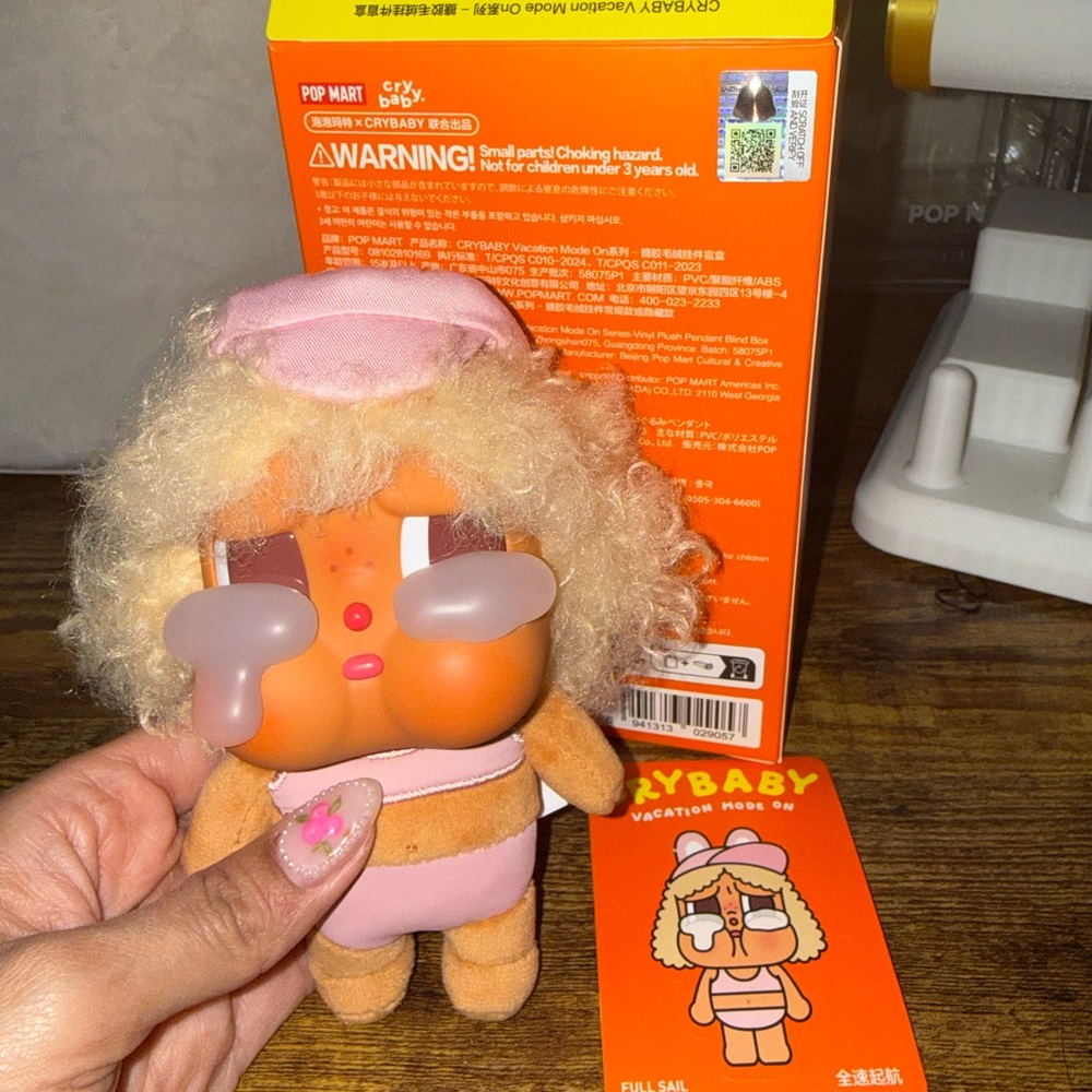 Popmart CRY BABY Vacation Mode